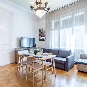 Huge In The Center Apartament